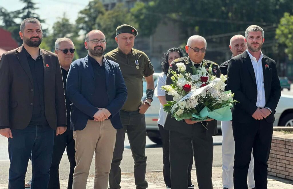 „ძლიერი საქართველო – ლელოს“ წარმომადგენლებმა გორში, აგვისტოს ომში დაღუპულ გმირთა მემორიალი გვირგვინით შეამკეს და ქვეყნის ტერიტორიული მთლიანობისთვის დაღუპულთა ხსოვნას პატივი მიაგეს