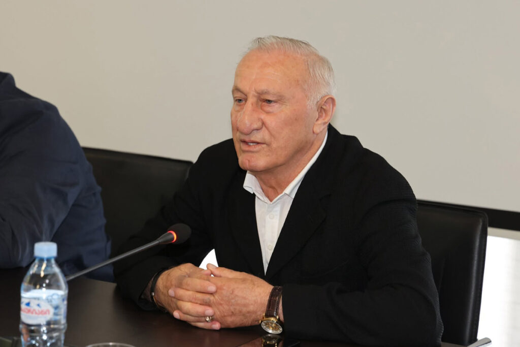 ანზორ მარგიანი – ჩვენ არცერთი ტყვე არ დაგვიხვრეტია, გიორგი ბარამიძემ, რომელსაც ფეხსაცმელებიც კი არ დაუსვრია ტალახში, სად ნახა ეს, სად იომა, აფხაზეთში სურათების გადასაღებად ჩამოდიოდა