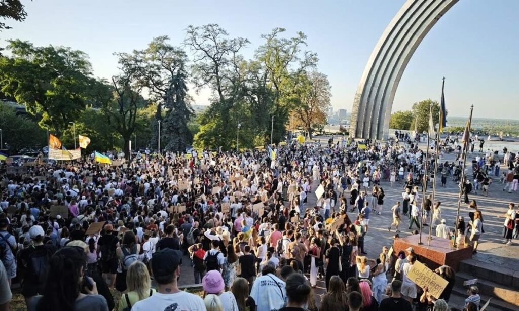 კიევში მიხაილო ფედოროვის თავდაცვის მინისტრად დაბრუნებისა და ხელისუფლების მიერ საზოგადოებასთან დიალოგის მოთხოვნით აქცია გაიმართა