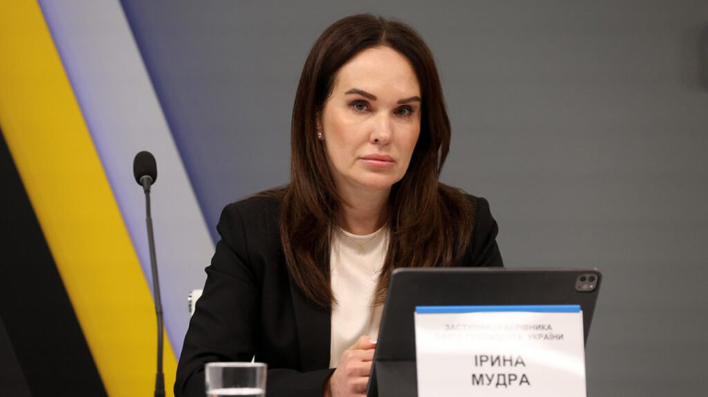უკრაინის ანტიკორუფციული ბიურო და სპეციალიზებული ანტიკორუფციული პროკურატურა პრეზიდენტის ოფისის ხელმძღვანელის მოადგილე ირინა მუდრასთან ატარებენ საგამოძიებო მოქმედებებს