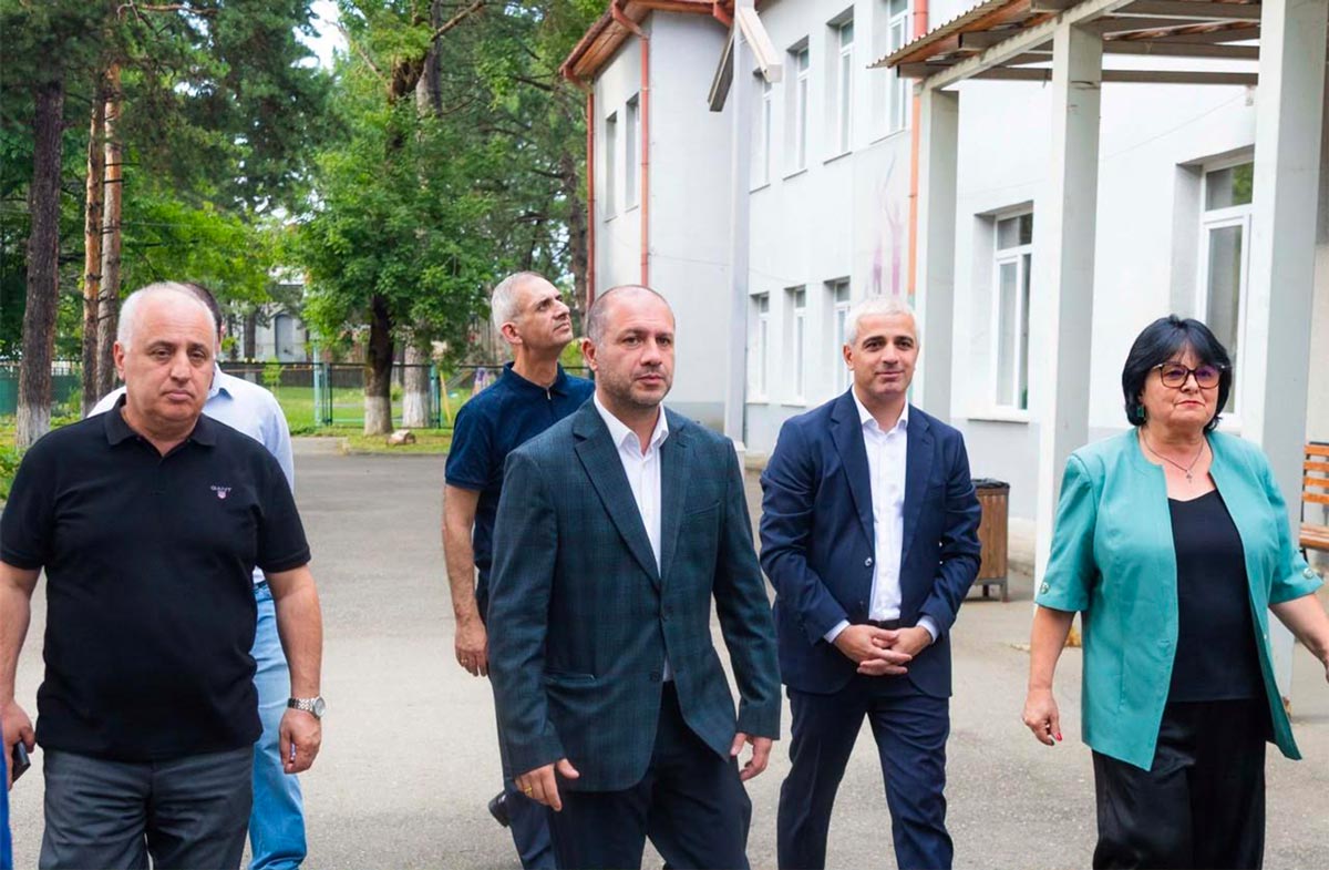 გივი მიქანაძე მცხეთა-მთიანეთის საჯარო სკოლებში მიმდინარე სარეაბილიტაციო სამუშაოებს გაეცნო