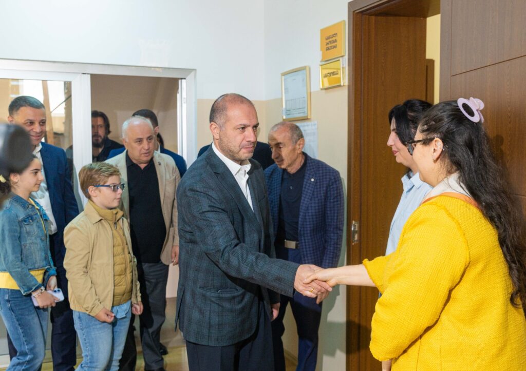 გივი მიქანაძე ილია წინამძღვრიშვილის სახელობის კოლეჯის სტეფანწმინდისა და დაბა თიანეთის ფილიალებს ესტუმრა
