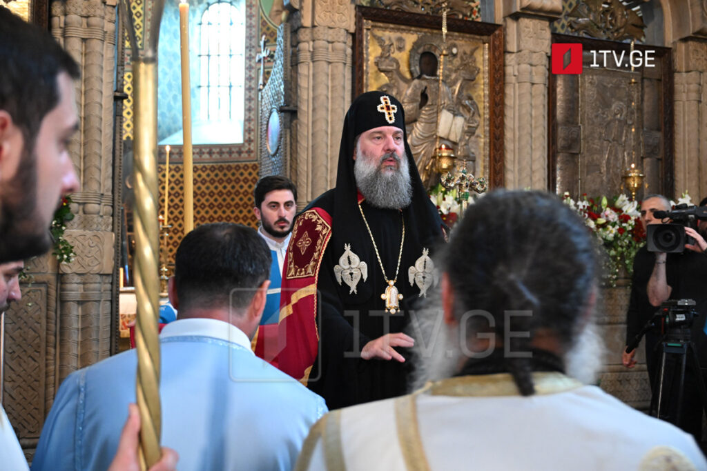 შიო მესამე – დღეს ვიხსენებთ ილია მეორეს, რომლის გარეშეც პირველი ღვთისმშობლობაა, ჩვენ გვენატრება მისი ლოცვა, სიტყვები, მასთან ერთად ყოფნა, ღვთისმშობელი შეეწიოს მის სულს და აცხონოს