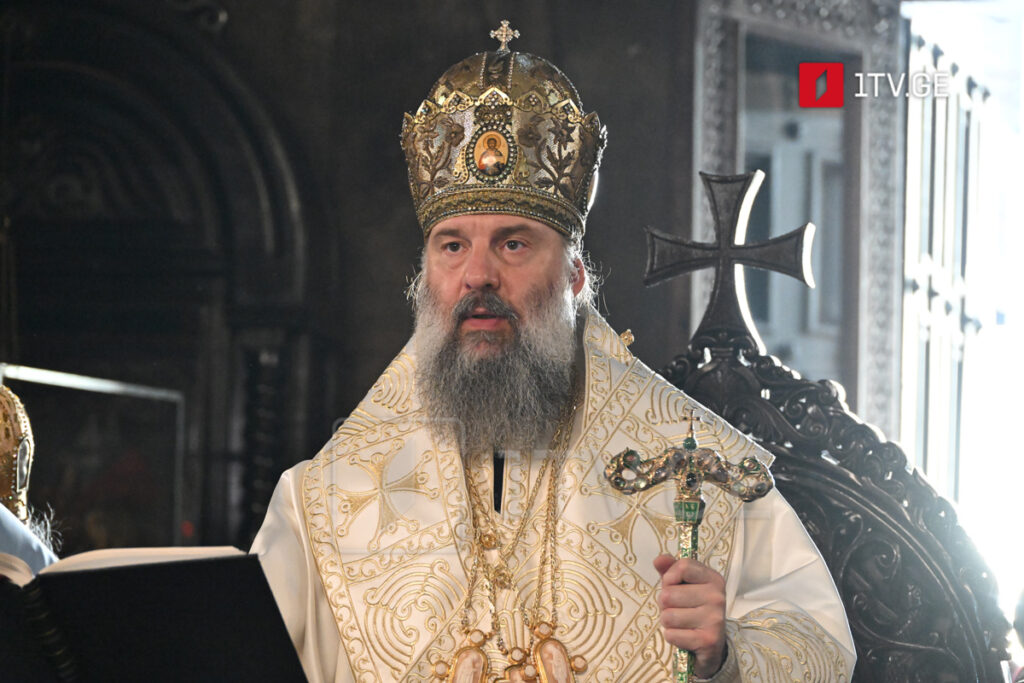 შიო მესამე – გილოცავთ ყოვლად ღვთისმშობლის მიძინების დღესასწაულს, წმინდა ანგელოზები ხარობდნენ, ადამიანები კი გლოვობდნენ, რადგან ეგონათ, დედაღვთისამ დატოვა ისინი, მაგრამ მას ჩვენ არ დავუტოვებივართ