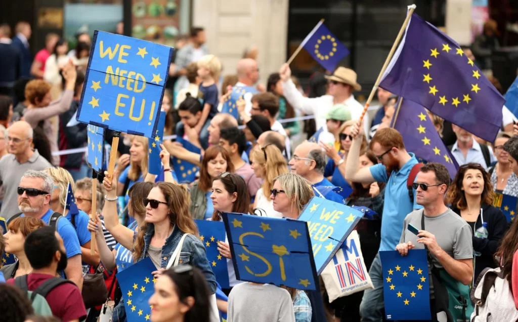 ევროპარლამენტი Eurobarometer-ის კვლევის შედეგებს აქვეყნებს – გამოკითხულთა 74% საკუთარი ქვეყნის ევროკავშირში წევრობას სასარგებლოდ მიიჩნევს, 83% კი ცხოვრების ხარისხით კმაყოფილია