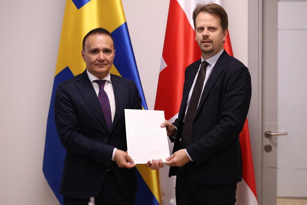 შვედეთის სამეფოს ახლად დანიშნულმა ელჩმა საქართველოს საგარეო უწყების დიპლომატიური პროტოკოლის დირექტორატის ხელმძღვანელს რწმუნებათა სიგელების ასლები გადასცა