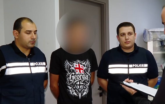პოლიციამ თბილისში განსაკუთრებით დიდი ოდენობით ნარკოტიკი ამოიღო, დაკავებულია უცხო ქვეყნის სამი მოქალაქე