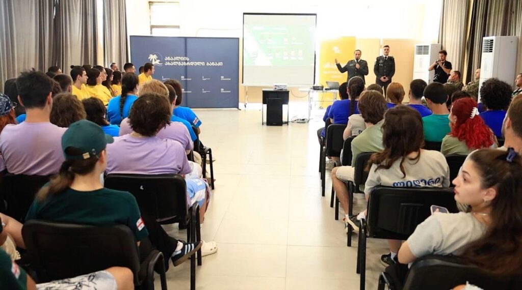 ანაკლიის ახალგაზრდულ ბანაკს თავდაცვის ძალების წარმომადგენლები ესტუმრნენ