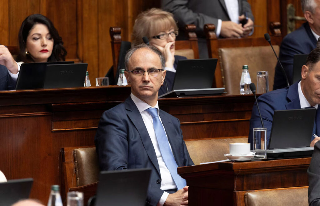 სერბეთის მთავრობამ პრეზიდენტ ალექსანდრ ვუჩიჩს პარლამენტის დათხოვნა და ვადამდელი არჩევნების დანიშვნა მოსთხოვა