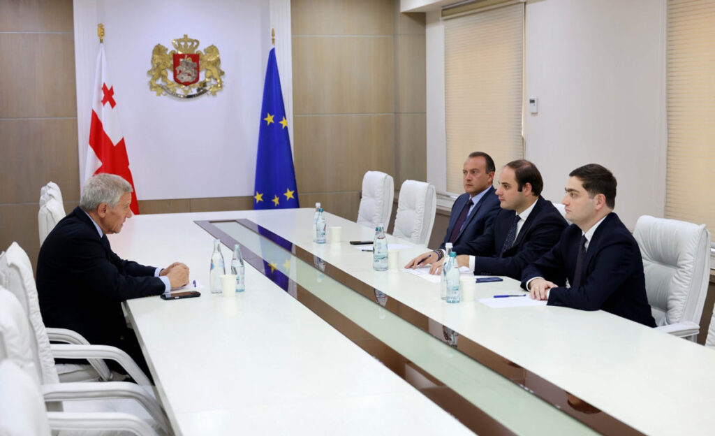 ლევან ჟორჟოლიანი დელფოსის ეკონომიკური ფორუმის დამფუძნებელს და პრეზიდენტს, სიმეონ ცომოკოსს შეხვდა