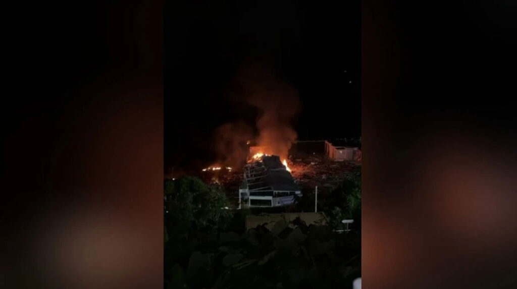 რუსული მედიის ცნობით, სოჭში უპილოტო კატარღების თავდასხმის შედეგად სანაპიროზე ხანძარი გაჩნდა, დაშავდა რვა ადამიანი