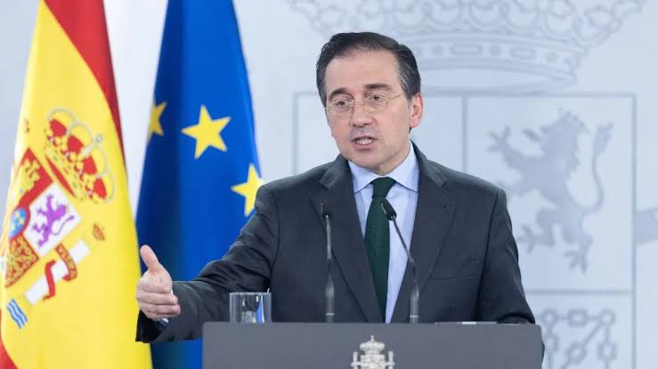 ესპანეთის საგარეო საქმეთა მინისტრი აცხადებს, რომ ქვეყანა ევროკავშირის გაფართოებას ვეტოს დაადებს, თუ კატალონიური, გალისიური და ბასკური ენები ორგანიზაციის ოფიციალურ ენებად არ გამოცხადდება