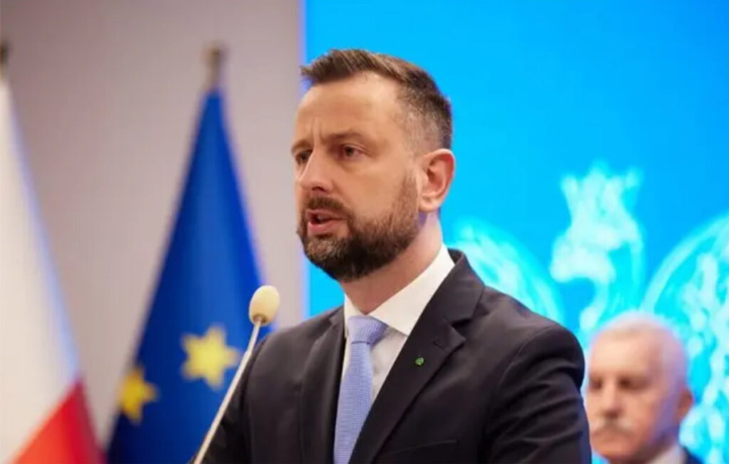 პოლონეთის თავდაცვის მინისტრი აცხადებს, რომ პოლონელმა სამხედროებმა აღმოაჩინეს სამხედრო დრონი, რომელიც, პირველადი შემოწმებით, რუსული წარმოშობისაა