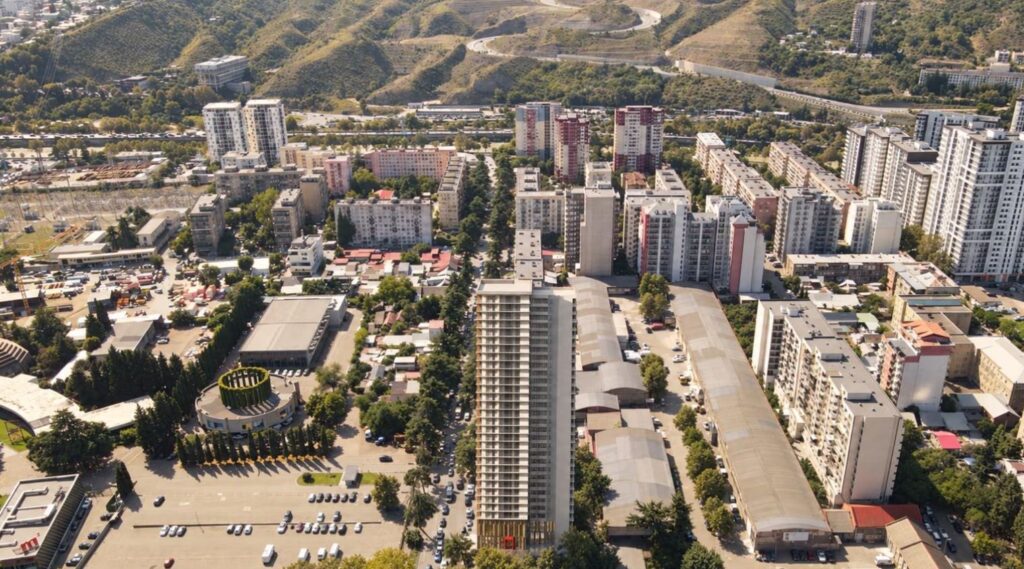 სამტრედიის ქუჩაზე მდებარე ავარიული სახლი კეთილმოწყობილი საცხოვრებელი კორპუსით ჩანაცვლდება