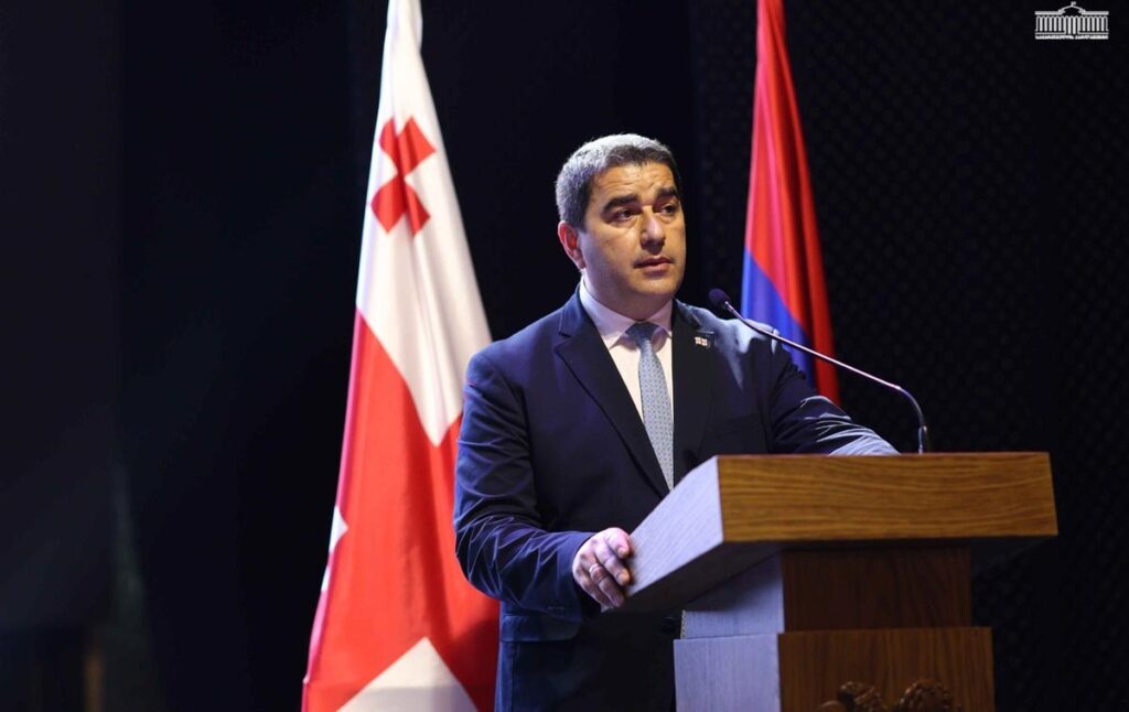 შალვა პაპუაშვილი – დღეს, როდესაც შიდა პოლიტიკაში ჩარევა თითქმის ნორმად იქცა, ხოლო გარედან ნაკარნახევი ინტერესები ჭეშმარიტებად არის წარმოდგენილი, სომეხმა ხალხმა და ხელისუფლებამ აჩვენეს, რა არის ნამდვილი ეროვნული ინტერესი