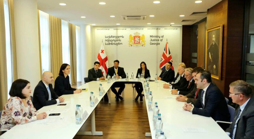 იუსტიციის მინისტრის პირველმა მოადგილემ, ბექა ძამაშვილმა „ინგლისური სამართლის ფორუმის“ გახსნის ღონისძიებაში მიიღო მონაწილეობა