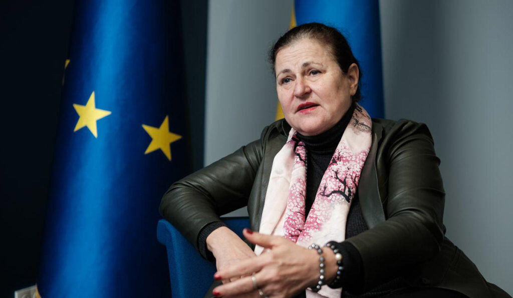 უკრაინაში ევროკავშირის ელჩი კატარინა მატერნოვა აცხადებს, რომ რუსეთის მუქარის მიუხედავად, ევროკავშირის ქვეყნების საელჩოები კიევში მუშაობას განაგრძობენ