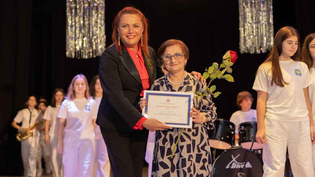 ღვაწლმოსილი პედაგოგების დაჯილდოება