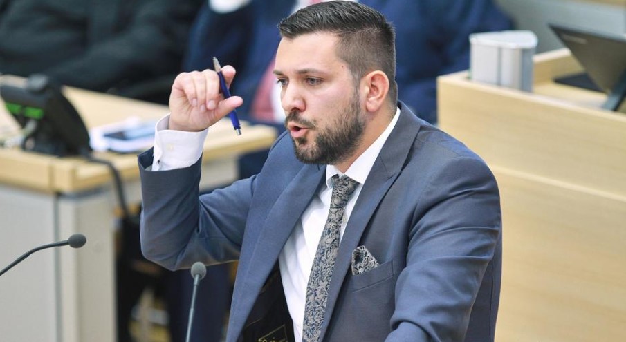 პარტია „ალტერნატივა გერმანიისთვის“ წევრი ტობიას რაუში გერმანიის საქსონია-ანჰალტის მხარის პარლამენტის თავმჯდომარე გახდა