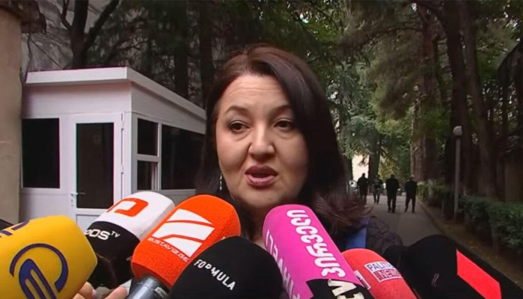 მურთაზ ზოდელავას მეუღლე – მართალი ადამიანები რაც შეიძლება მალე უნდა იყვნენ თავისუფლებაზე, მურთაზმა თავისი პოზიციაც, გადაწყვეტილებაც, ვაჟკაცობაც დაადასტურა პროცესების განმავლობაში