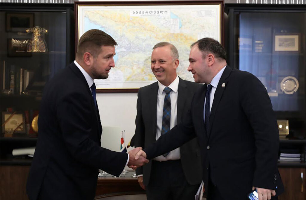 ნიკოლოზ სამხარაძე დიდი ბრიტანეთის ელჩს და უკრაინის საქმეთა დროებით რწმუნებულს შეხვდა
