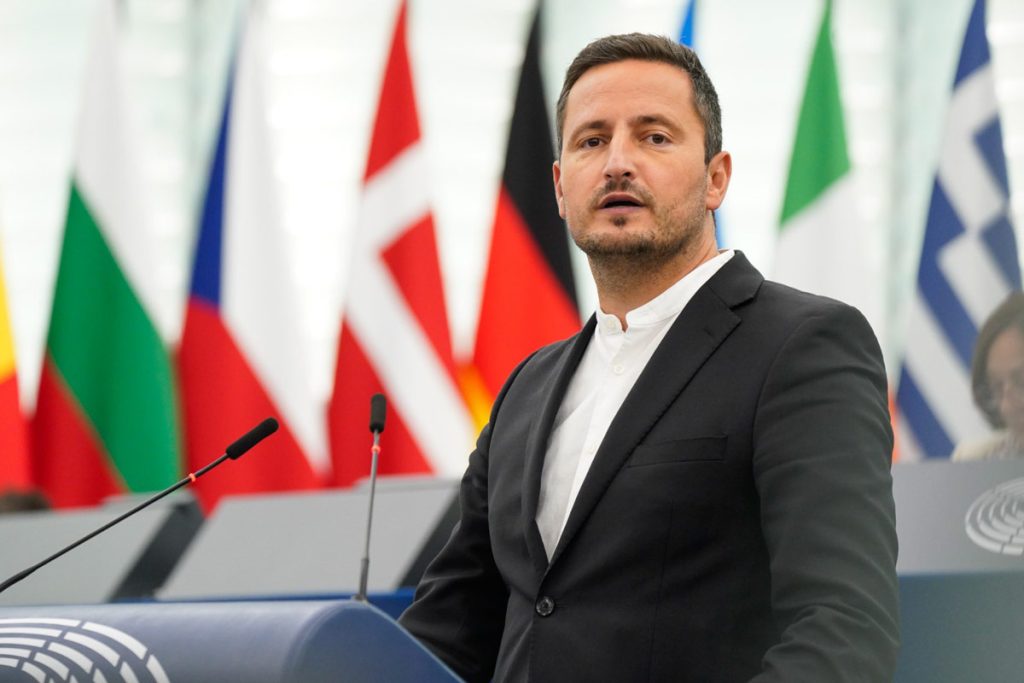 ევროპარლამენტის ვიცე-პრეზიდენტი – „სტუდენტურ სიას“ ვულოცავ გამარჯვებას, სერბეთი ევროპულ ცხოვრებას იმსახურებს, თქვენი ბრძოლა ევროპულ ისტორიას დაწერს