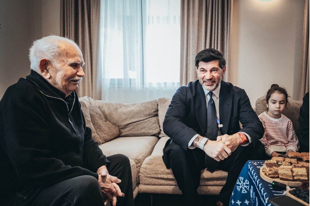 კახა კალაძემ შოთა ქელეხსაშვილს 100 წლის იუბილე მიულოცა