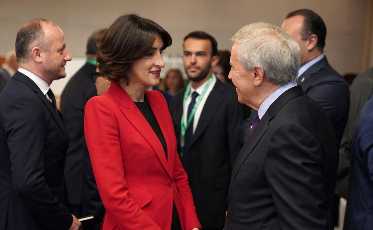 მაკა ბოჭორიშვილი „დელფოსის ეკონომიკური ფორუმის“ დამფუძნებელსა და პრეზიდენტს, სიმეონ ცომოკოსს შეხვდა