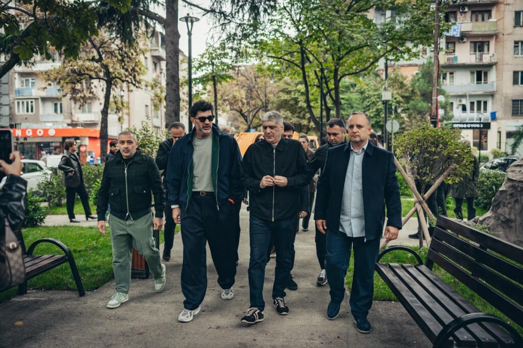 კახა კალაძემ საბურთალოს რაიონში ახლად მოწყობილი დასასვენებელი სივრცეები დაათვალიერა