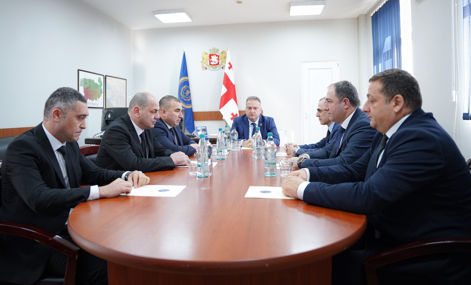 საგამოძიებო სამსახურის უფროსი მერაბ გამყრელიძე ქვემო ქართლისა და მცხეთა-მთიანეთის რეგიონული დანაყოფების ხელმძღვანელებსა და თანამშრომლებს შეხვდა