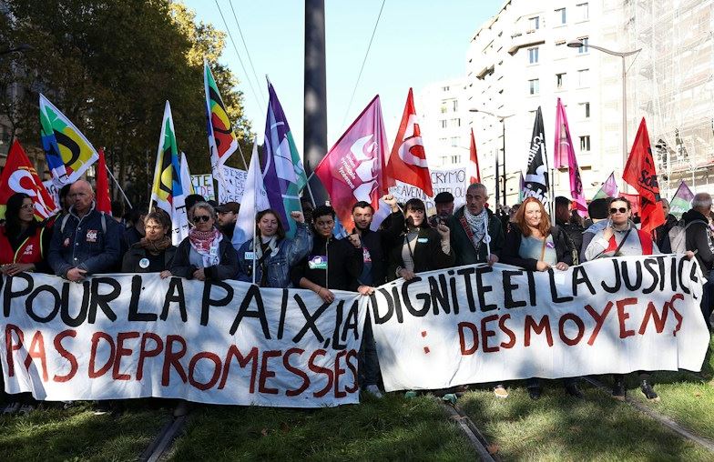 საფრანგეთის სტუდენტურმა გაერთიანებებმა სტუდენტებსა და მოსწავლეებს უმაღლესი სასწავლებლებისა და სკოლების ბლოკირებისკენ მოუწოდეს