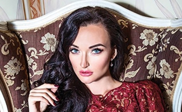 Пострадавшая во время взрыва в центре Киева оказалась известной моделью Dior