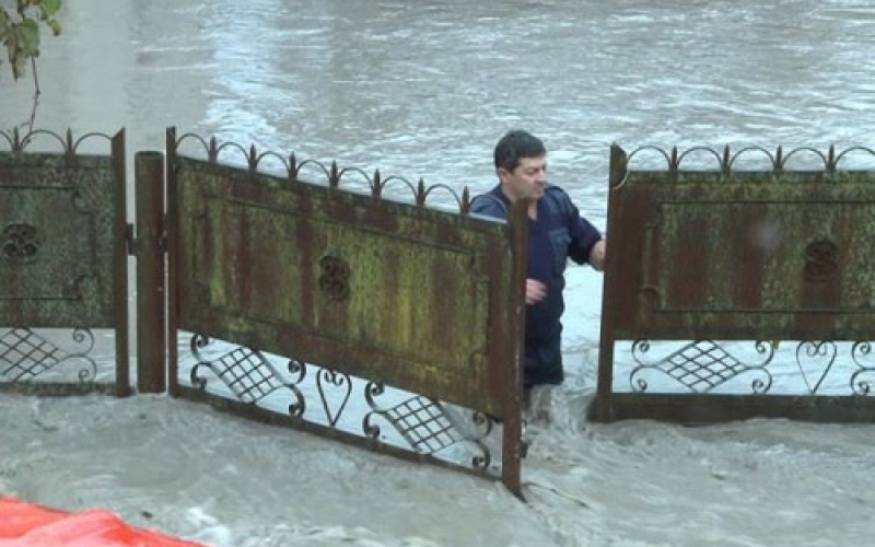 В оккупированной Абхазии в Гульрипшском районе в результате наводнения затопило дома