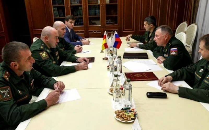 Де-факто оборонное ведомство оккупированного Цхинвали и российские силовики обсуждают вопросы сотрудничества