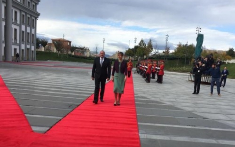 Во дворце президента прошла официальная церемония встречи президента Эстонии