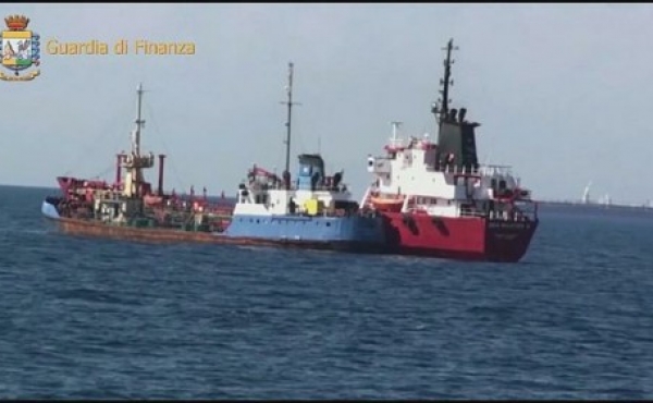 Полиция Италии задержала груз в 100 тонн дизельного топлива, шедший из Ливии