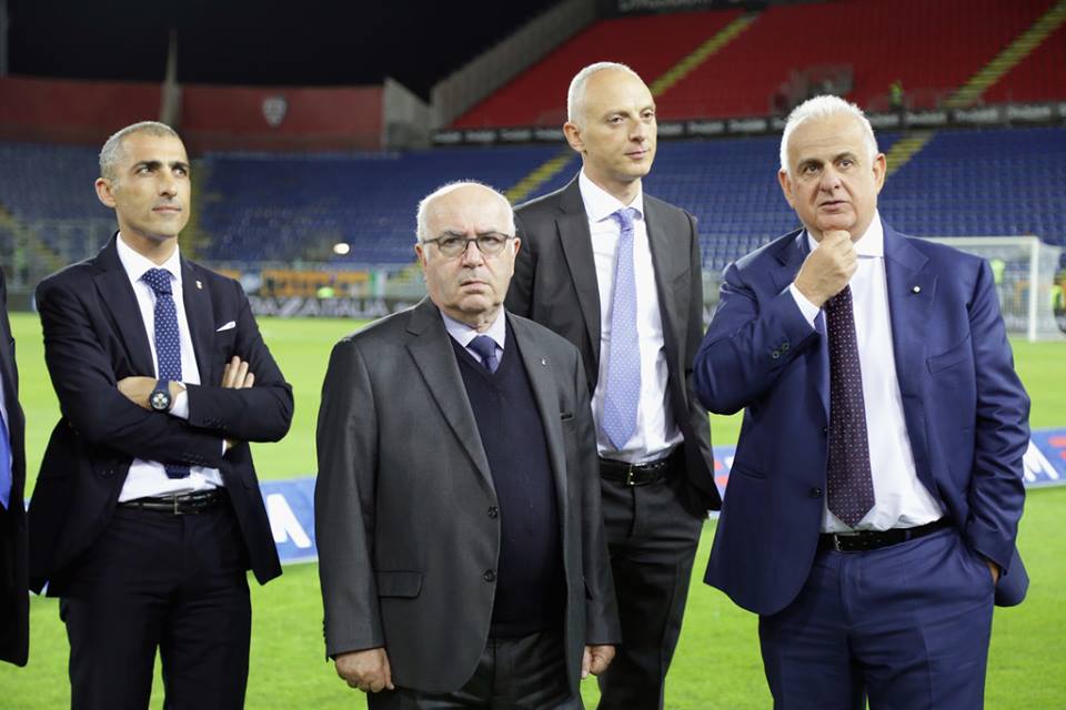 Президент Федерации футбола Италии подал в отставку