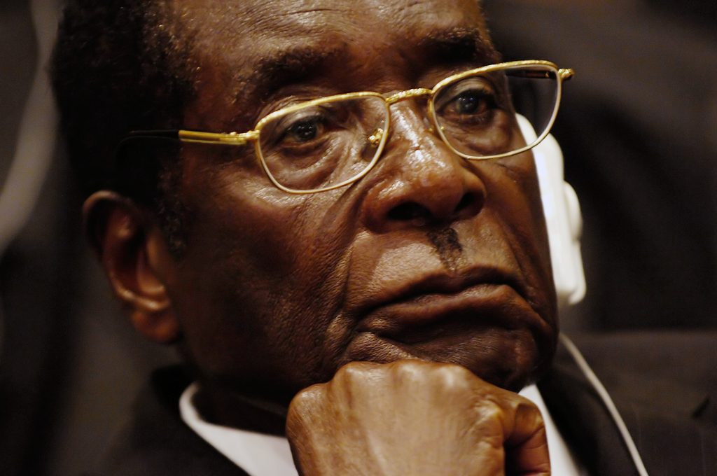 Правящая партия Зимбабве сместила Роберта Мугабе с поста лидера партии