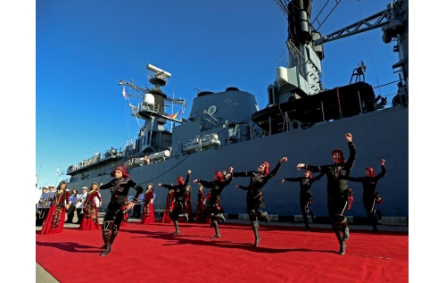 Gürcüstanın Batumi limanına NATO bayrağı ilə iki gəmi daxil olub