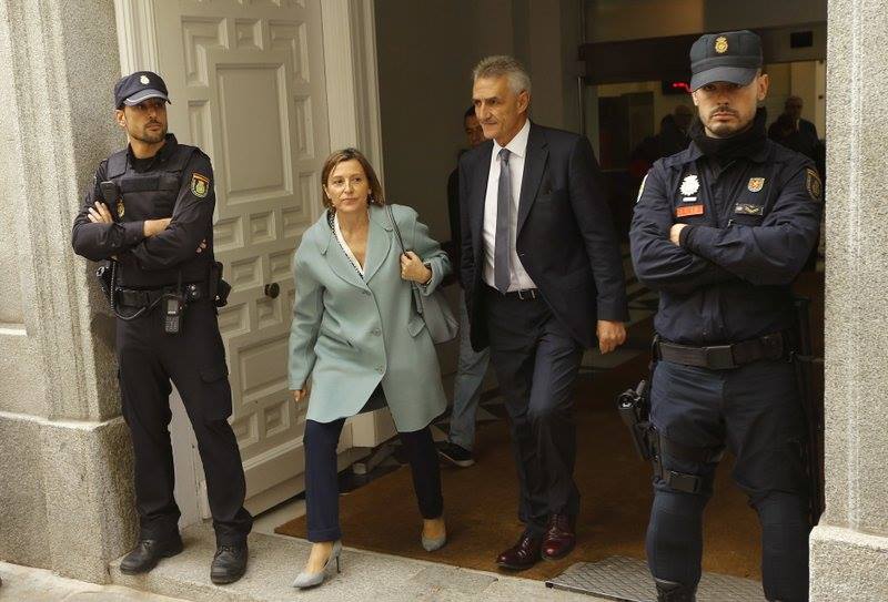 Верховный суд Испании заключил под арест бывшего спикера парламента Каталонии и четырх депутатов по обвинению в подготовке мятежа