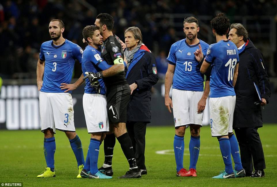 Де Росси, Кьеллини и Барцальи покидают сборную Италии