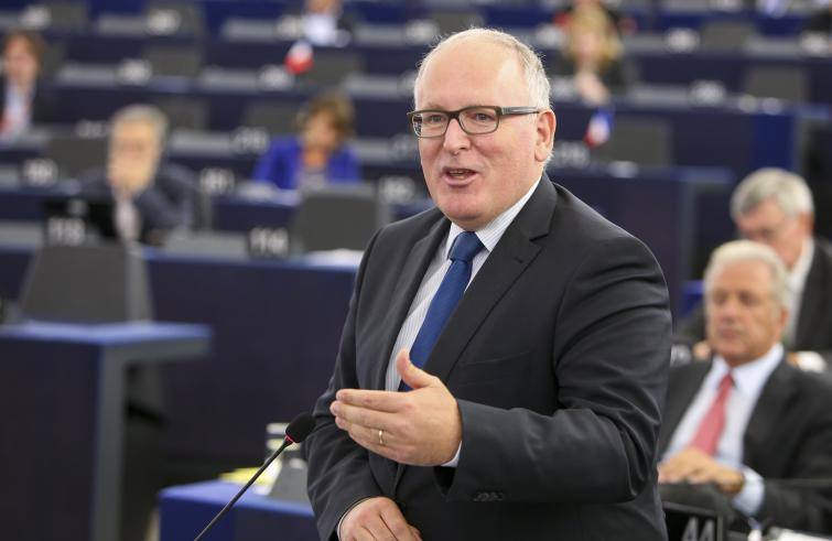 Евросоюз выражает возмущение в связи с судебной реформой президента Польши