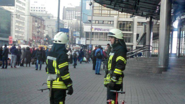 В Киеве из - за угрозы взрыва эвакуировали 12 объектов города