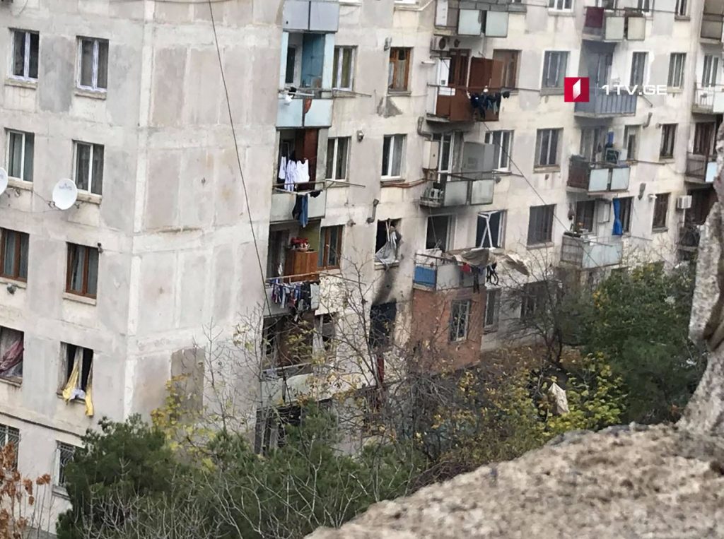 Ehtimal edilən teroristlərin yaşadığı mənzil 2010-cu ildən Pankisi dərəsinin Omalo kəndinin sakini Meri Xanqoşvilinin adı ilə qeydiyyatdan keçib