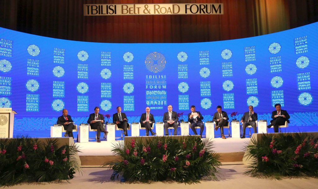 Tbilisi "İpək Yolu Forumu" davam edir