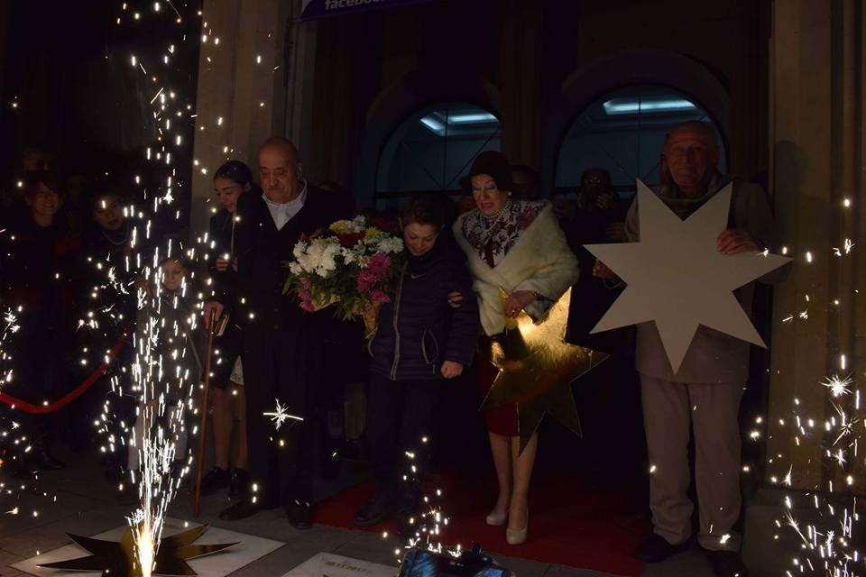 Напротив Руставского драматического театра открылись звезды трех актеров