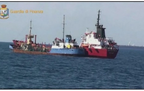 Իտալացի իրավապահները ձերբակալել են մաքսանենգ նավթամթերքով բեռնված նավ