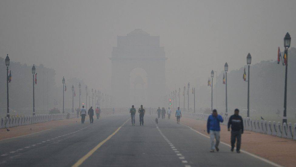 Загрязненный воздух в Дели – фотоколлаж