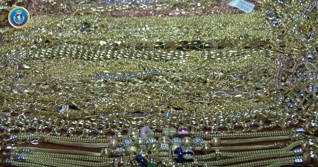 Следственная служба министерства финансов выявила крупную контрабандную партию золотых изделий