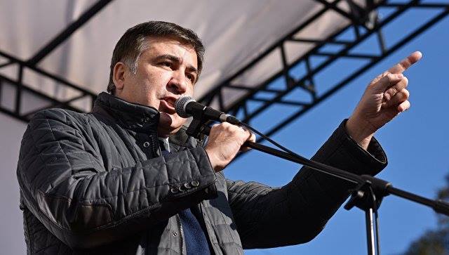 Саакашвили призывает своих сторонников блокировать административные здания в случае его задержания